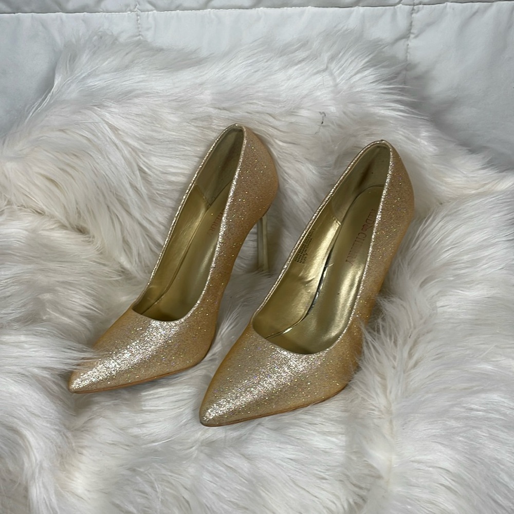 Gold Heels by Red Cherry 🍒